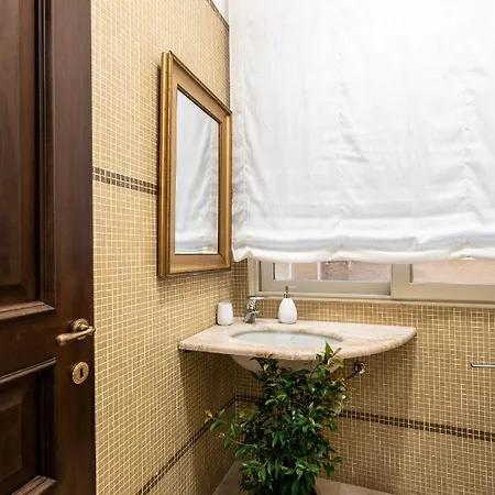 Konukevi Palazzo Chiara 3*